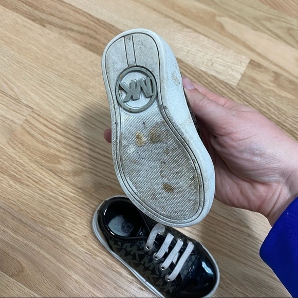 Michael Kors Low Top Sneaker Sz 5 Baby Kids Girls - Picture 4 of 7